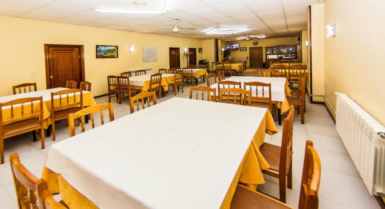 Hotel Restaurante Xaneiro Melide Dış mekan fotoğraf