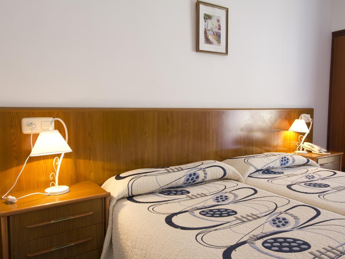 Hotel Restaurante Xaneiro Melide Dış mekan fotoğraf