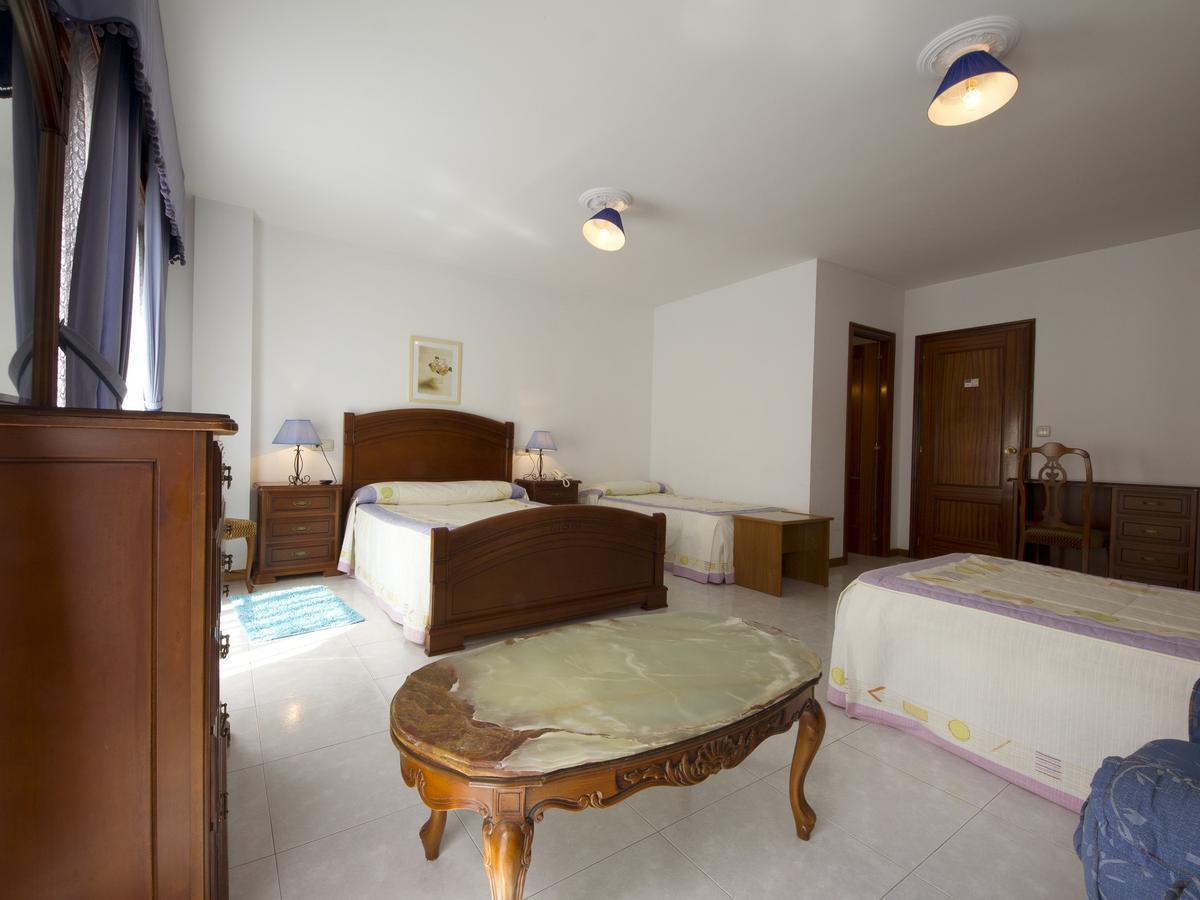 Hotel Restaurante Xaneiro Melide Oda fotoğraf